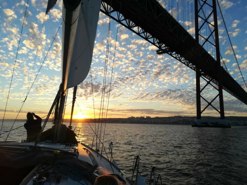 Private Romantic cruise with sparkling wine- 2-Hour- Lisbon - What your two-hour flow looks like on the water