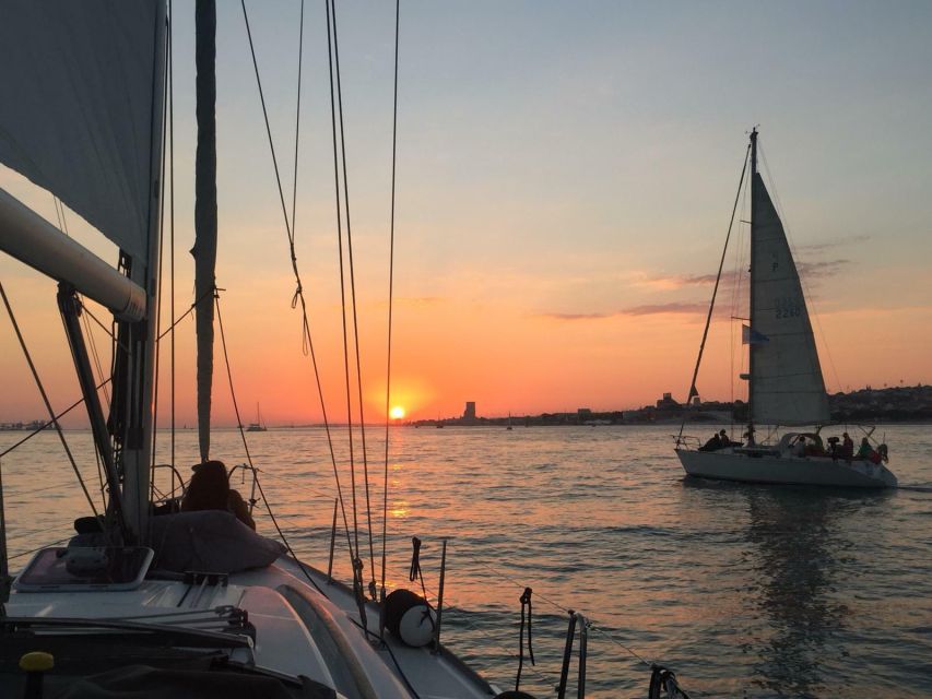 Private Romantic cruise with sparkling wine- 2-Hour- Lisbon - Hotel pickup costs: plan your start point