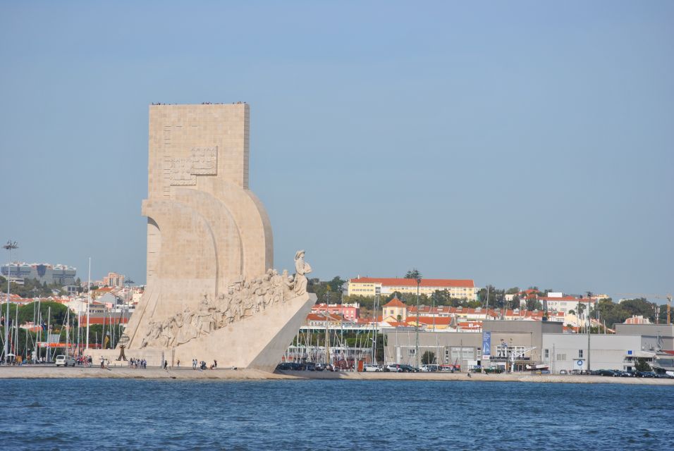 Private Sailing Boat Tour Lisbon with a drink: 2 to 8 Hours - Leaving Belém: Padrão dos Descobrimentos to the Historic Quarter