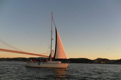 Private Sailing Cruise in Lisbon with Drinks - The 2-Hour Sunset Loop: How the Timing Shapes the Views