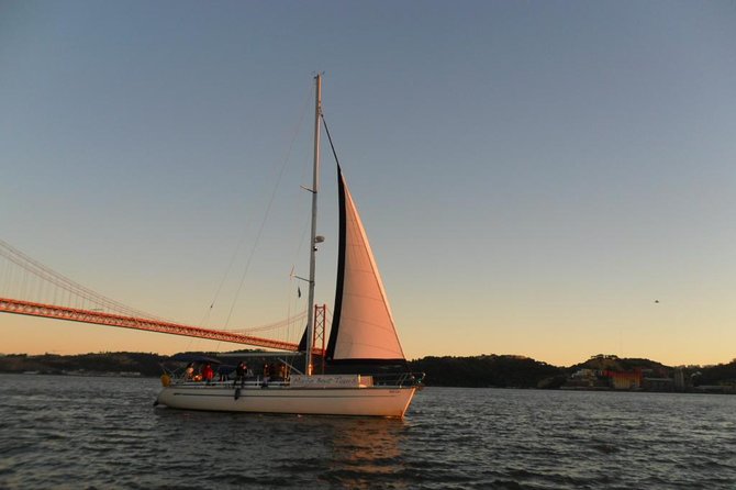 Private Sailing Cruise in Lisbon with Drinks - The 2-Hour Sunset Loop: How the Timing Shapes the Views