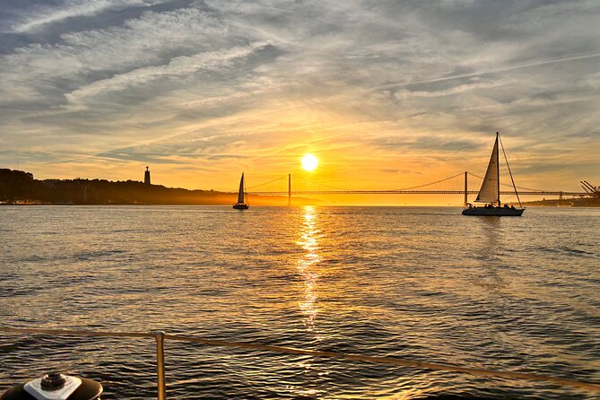 Private Sailing tour in Lisbon - Day Time, Sunset and Night - Meeting Lisbon Boat Tours: quick logistics, easy start