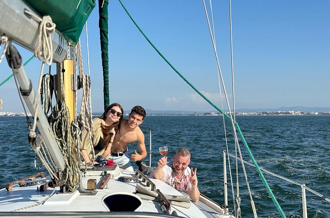 Private Sailing tour in Lisbon - Day Time, Sunset and Night - On-board comfort: what you actually experience during those 2 hours