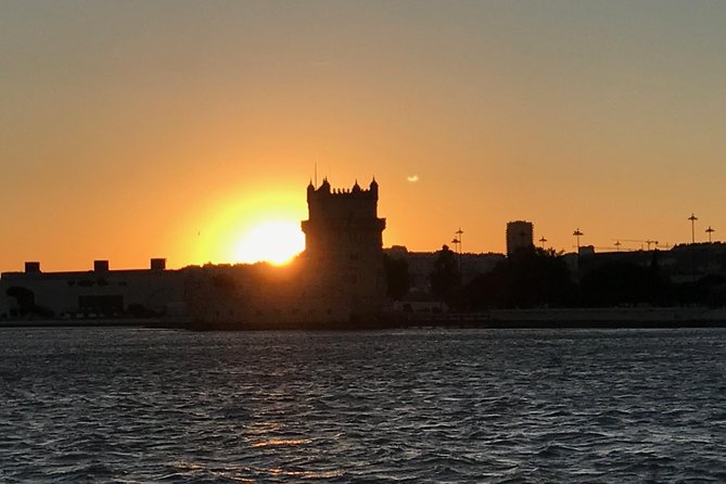 Private Sunset Sailing cruise from Lisbon - Drinks and snacks: how the onboard refreshment works