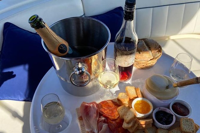 Private tasting in the Douro (1 to 7 people) on a yacht for yourself - Marina do Freixo boarding: where the cruise starts feeling special