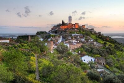 Private Tour in Evora and Monsaraz with Wine Tasting - Évora with photo stops that actually help you remember the city
