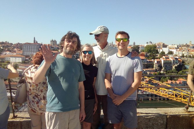 Private Tour in Porto Main Highlights with Traditional Lunch - Fonte dos Leoes: the quick Harry Potter hit at street level