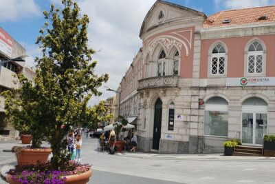 Private Tour Sintra and Cascais Full Day - Getting Picked Up in Lisbon and Staying Comfortable On the Go