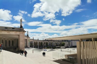 Private Tour to Fatima from Lisbon - How your guide keeps the sanctuary visit organized
