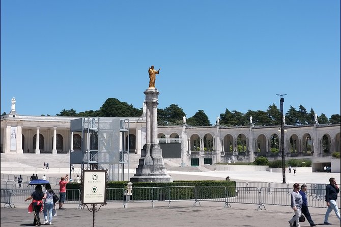 Private Tour to Fátima Sanctuary and the Little Shepherds Houses - Sanctuary Square: start where everything frames the moment