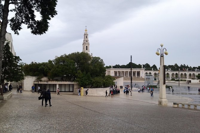 Private Tour to Fátima Sanctuary and the Little Shepherds Houses - Basilica of Our Lady of the Rosary: tombs, altars, and a place people travel for