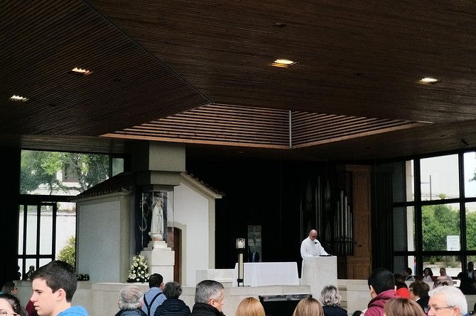 Private Tour to Fátima Sanctuary and the Little Shepherds Houses - Via Sacra and the path of the Little Shepherds