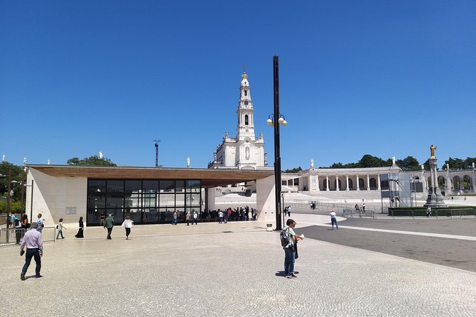 Private Tour to Fátima Sanctuary and the Little Shepherds Houses - Porto pickup and the ride in a luxury van
