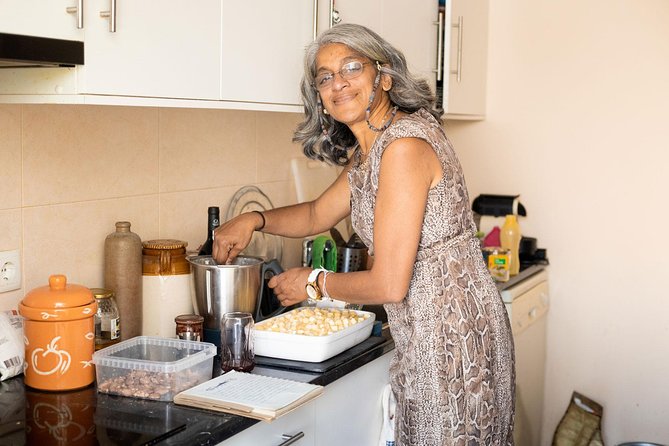 Private Traditional Portuguese Cooking Class in Lisbon with Paula - The welcome ritual: wine, appetizers, and getting your hands ready