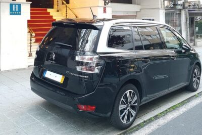 Private Transfer from Lisbon to Porto with WiFi on Board - The car comfort kit: WiFi, AC, bottled water, and phone power