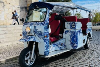 Private Tuk Tuk Tour in Lisbon 1H30 - First pass: Lisbon Cathedral area and the feel of the old center