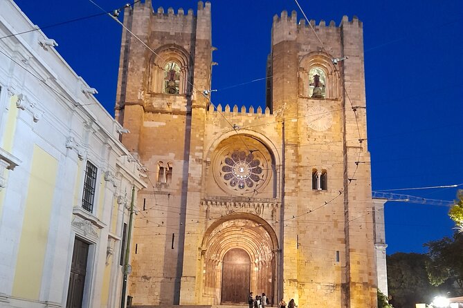 Private tuk tuk tour through the historic center of Lisbon - A private tuk tuk loop that saves your legs and gets you oriented