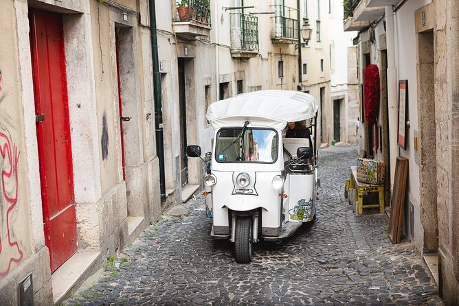 Private Tuktuk Tour with Portuguese Tapas and Wine - Miradouro Da Senhora Do Monte: The 180° Moment