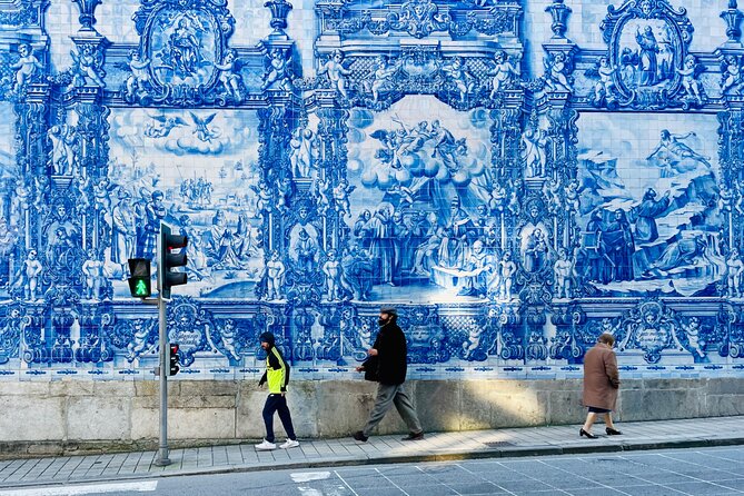 Private Walking Tour in Porto with Optional Lello Bookshop Ticket - Porto Cathedral to Dom Luís I Bridge: history, then the Douro air