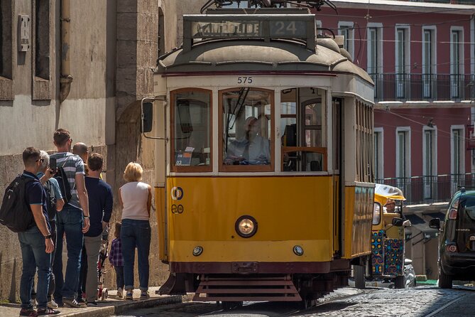 Queer Lisbon Historical Tour - Largo do Carmo: revolution beginnings and the long dictatorship that shaped “normal”