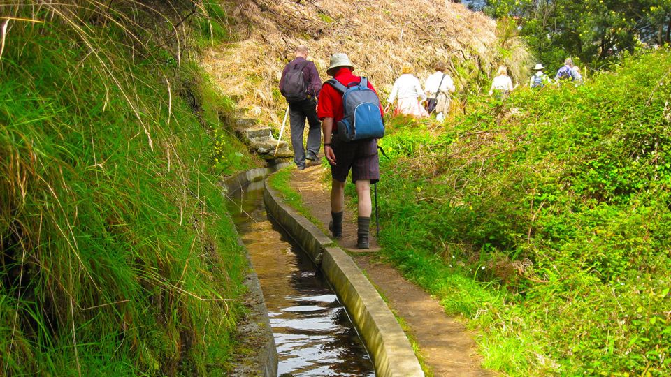 Referta / Castelejo - Levada Walk - The levada path itself: easy overall, but walk smart