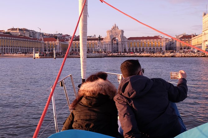 Relaxing Sailboat Cruise along the Tagus - Weather reality: what to bring for wind and cold