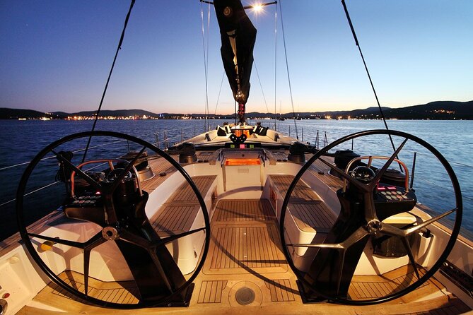 Sail & Dine Sailboat Tour With Sunset - Dinner and Portuguese wine: how the onboard meal fits the evening
