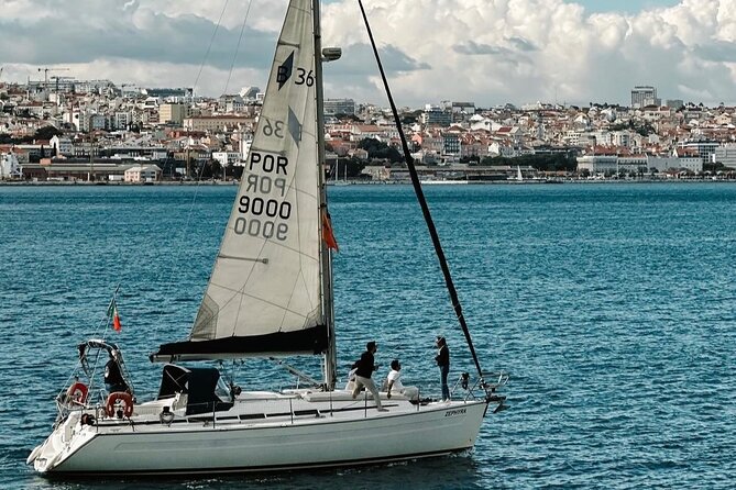Sailboat Excursion along the Magnificent Tagus River - Crew style, explanations, and that included drink