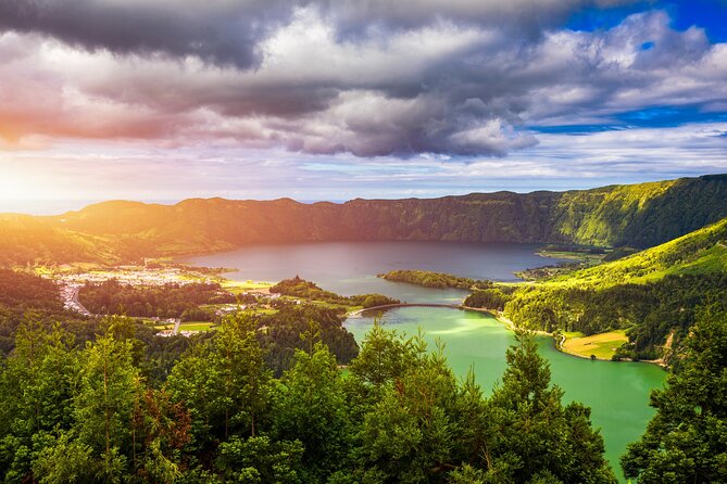 São Miguel 2-Day Tour: East & West Highlights Adventure - Key points