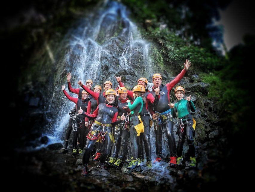 Sao Miguel: Caldeiroes Canyoning Experience - The morning flow: van, parking-lot start, and first briefing