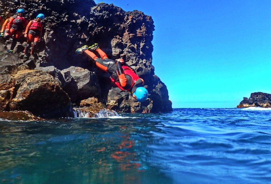 São Miguel: Coasteering Experience in Caloura - Transport and meeting point: make your start easy