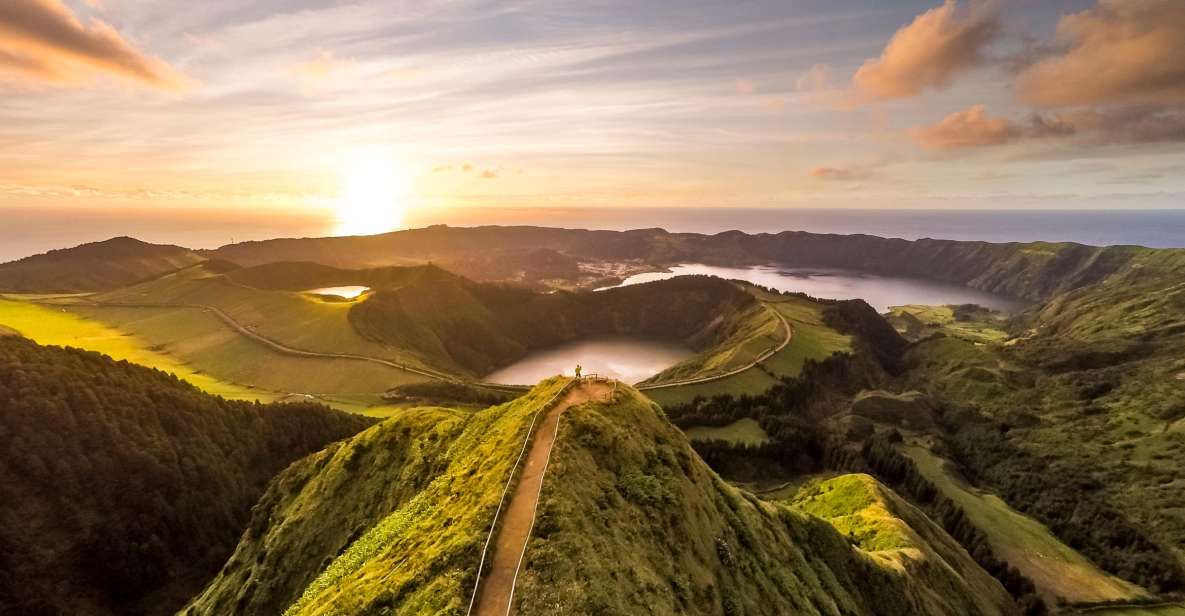 São Miguel: Full-Day Tour to Sete Cidades and Lagoa do Fogo - Pineapple plantation: the island’s sweet side (and a tasting)