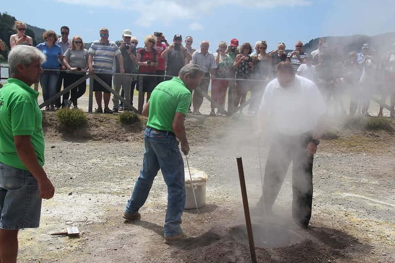 São Miguel: Furnas Volcano & Tea Plantation Tour with Lunch - Cozido das Furnas: The stew that cooks underground
