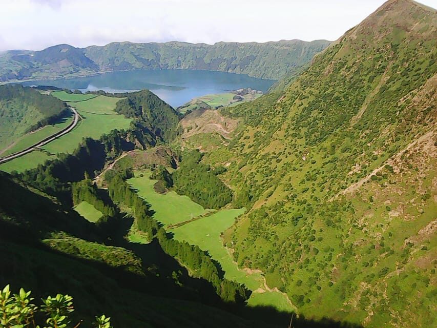 São Miguel Guided Tour to Volcano and Crater of Sete Cidades - Pico do Carvão: quick mountain views that set the mood