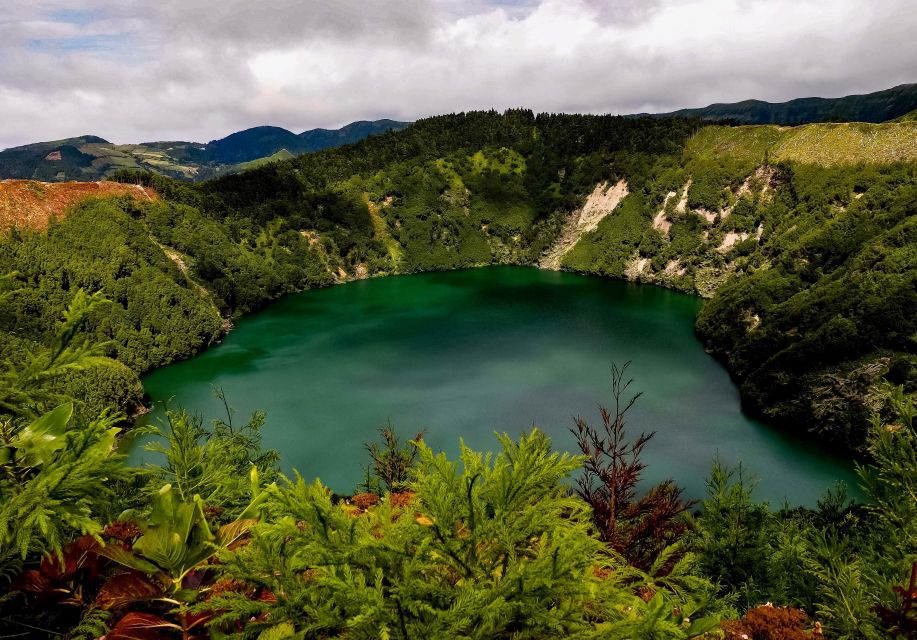 São Miguel Island: Full-Day Sete Cidades Tour - Mosteiros: lunch break, islets offshore, and beach time
