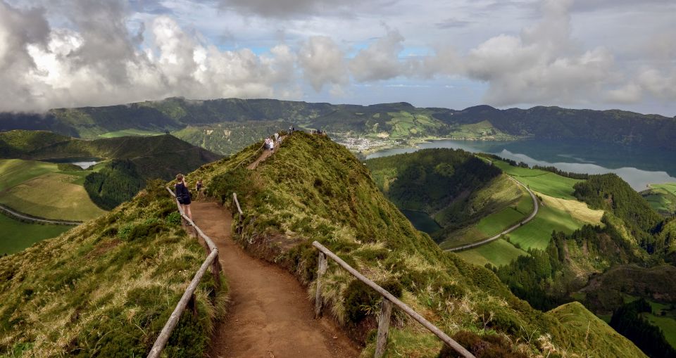 São Miguel Island: Full-Day Sete Cidades Tour - Capelas and the port tied to whale hunting history