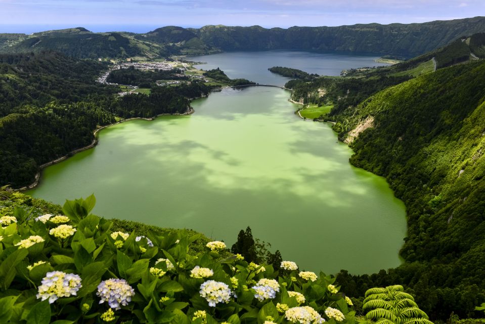 São Miguel Island: Full-Day Sete Cidades Tour - Who this tour fits best