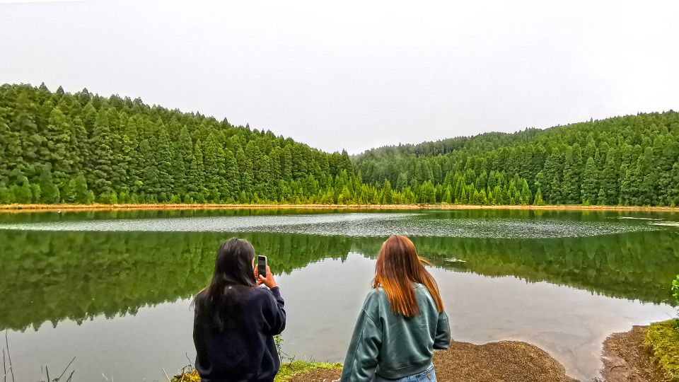 São Miguel West: Sete Cidades and Fogo Tour with Lunch - Pico do Carvão and Canary Lake: getting your bearings fast