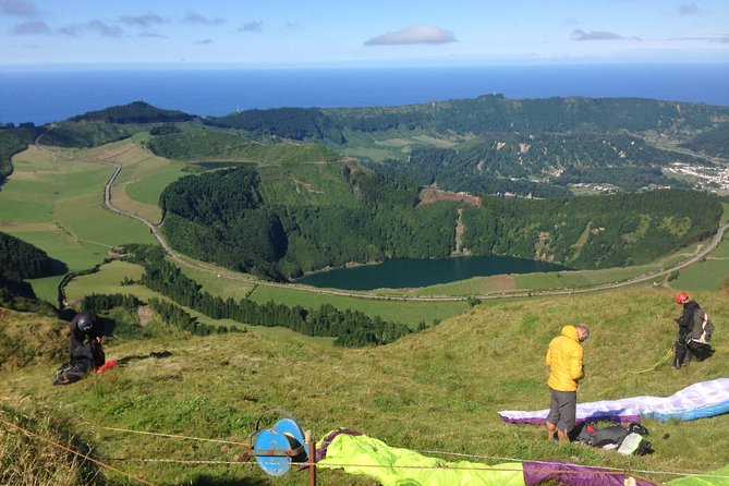 Scenic Trails of Sete Cidades: Half-Day Jeep Adventure - Stop 1: Lagoa Verde and the Lagoa das Sete Cidades crater system