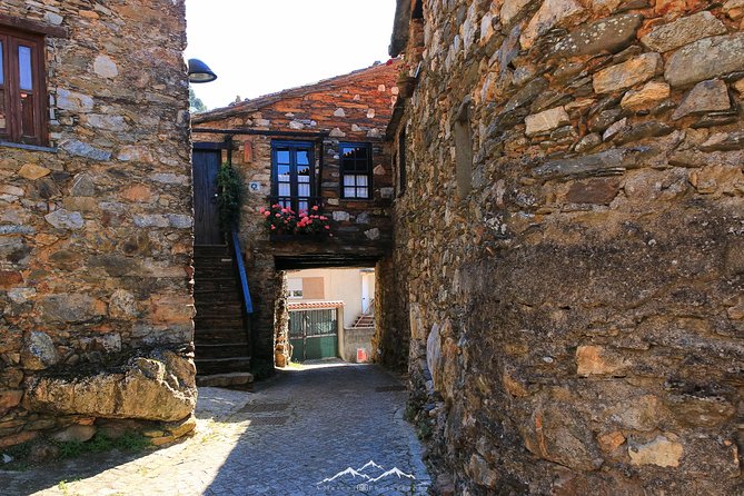 Schist Villages at Lousa Mountain - Who should book this schist-village day trip