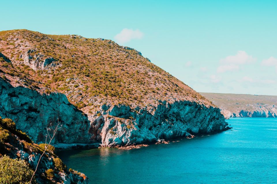 Sesimbra: Arrábida Beaches & Caves Boat Tour with Snorkeling - Safety briefing first, then snorkeling gear in hand