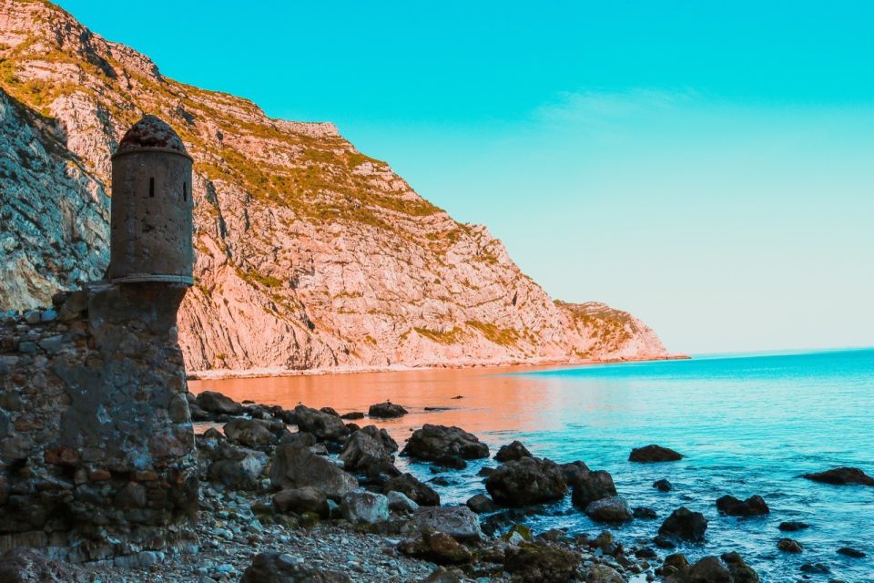 Sesimbra: Arrábida Beaches & Caves Boat Tour with Snorkeling - Arrábida Natural Park: your first real look at the clear water