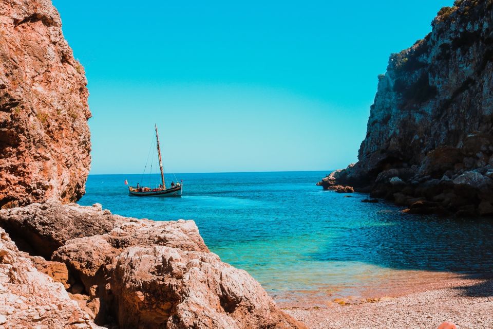 Sesimbra: Arrábida Beaches & Caves Boat Tour with Snorkeling - Praia do Ribeiro do Cavalo: the beach stop that feels like a reset