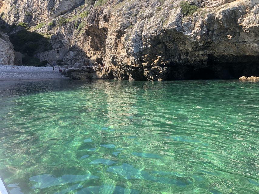 Sesimbra: Arrábida Beaches & Caves Boat Tour with Snorkeling - Cabo Espichel caves: the scenery shift near the end