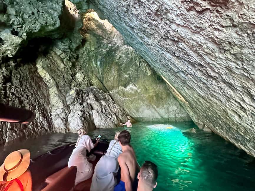 Sesimbra: Caves & Secret Beaches - Why the small group (max 10) changes the whole trip