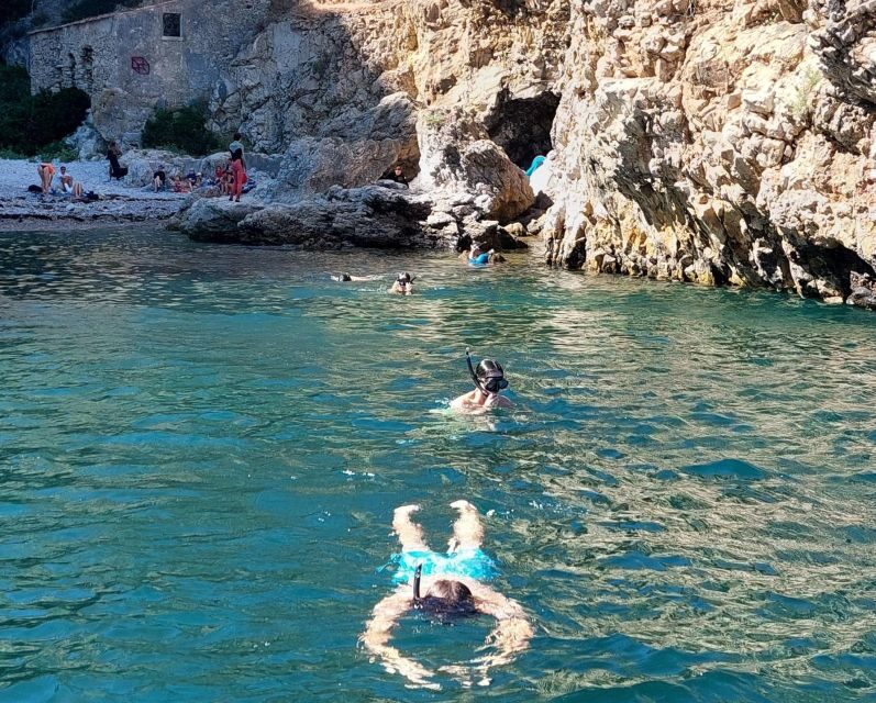 Sesimbra: Secret Bays and Beaches Boat Tour with Snorkeling - Guides and Boat Crew: Why This Feels Like a Real Local Day