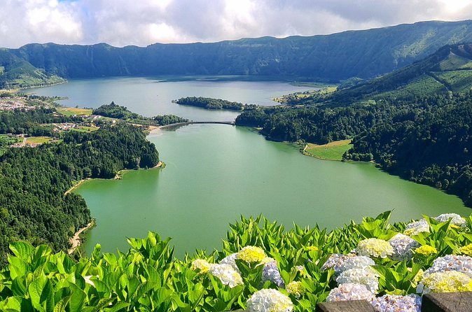Sete Cidades and Pineapple Plantation Half Day Private Tour - Guide and comfort: what Flavio’s reputation gets right