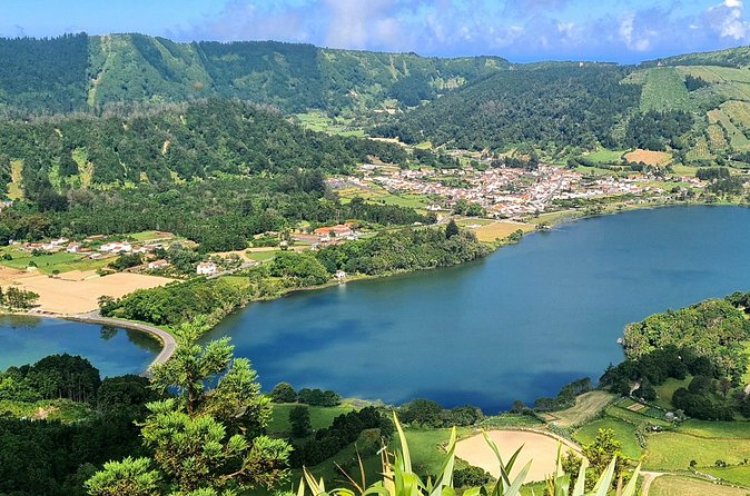 Sete Cidades and Pineapple Plantation Half Day Private Tour - Price and value for a group of up to 3