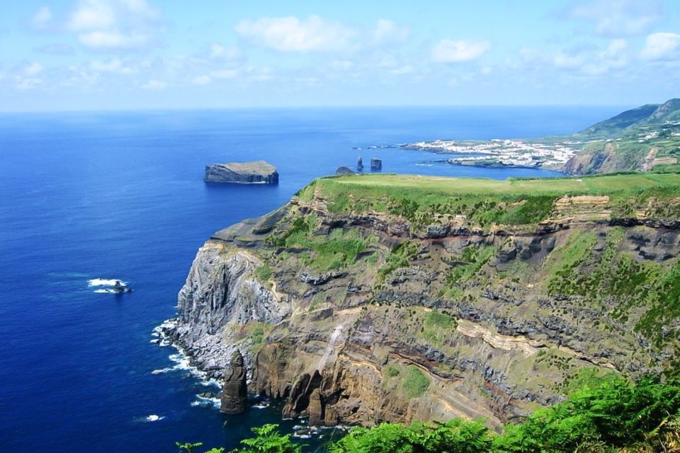 Sete Cidades Azores 4x4 Day Tour from Ponta Delgada - From Ponta Delgada pickup to the caldera rim in a 4x4