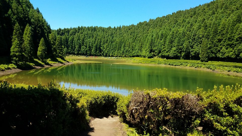 Sete Cidades - Half Day Tour - Sete Cidades Finale: Green and Blue Lakes and the Parish